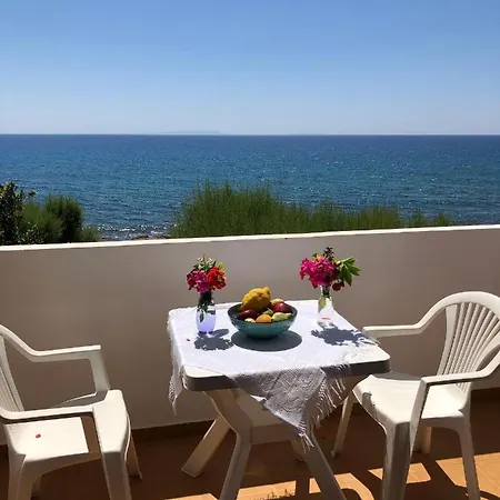 Taverna Akrogiali ホテル ルトロ