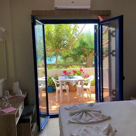 Taverna Akrogiali ホテル *