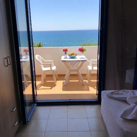 Hotel Taverna Akrogiali *