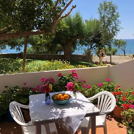 ホテル Taverna Akrogiali