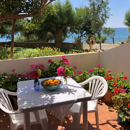 ホテル Taverna Akrogiali *