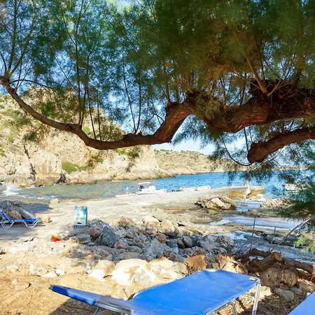 Taverna Akrogiali Loutro