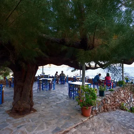 Taverna Akrogiali Hotel *