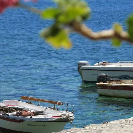 Taverna Akrogiali Loutro