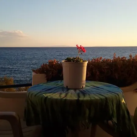 Taverna Akrogiali * Loutro