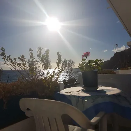 Taverna Akrogiali * Loutro